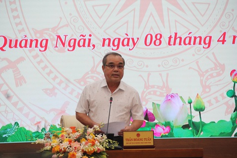 Người điều hành UBND tỉnh nói Quảng Ngãi 'đang rất khó khăn'- Ảnh 1. Ông Trần Hoàng Tuấn, phó chủ tịch UBND tỉnh Quảng Ngãi, cho biết Quảng Ngãi đang rất khó khăn - Ảnh: TRẦN MAI