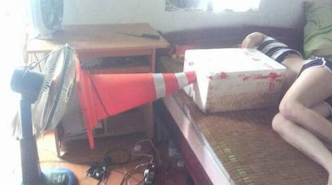 'Học lóm' muôn kiểu trốn nóng 40 độ C bá đạo- Ảnh 2. Trong cái khó ló cái sáng tạo.