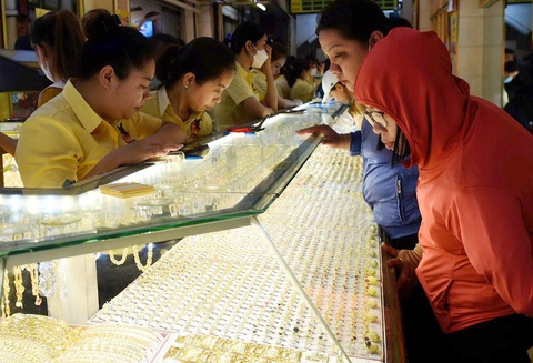 Vì sao giá vàng nhẫn 9999 tăng nóng?- Ảnh 1. Giá vàng nữ trang tăng cao - Ảnh: TỰ TRUNG