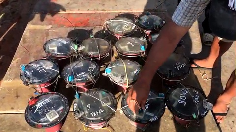 Một tàu cá giấu thiết bị giám sát hành trình của 14 tàu cá khác- Ảnh 2. 14 thiết bị giám sát hành trình của tàu cá khác do tàu cá KG-91868-TS mang theo - Ảnh: CSB