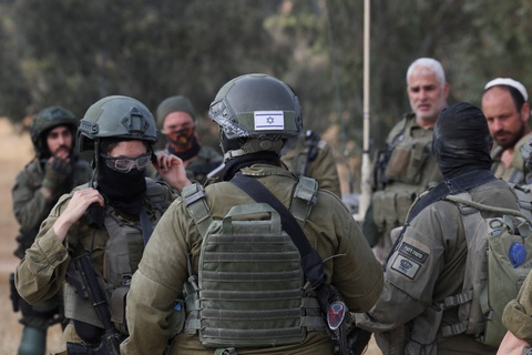 Israel đồng ý mở lại cửa khẩu Erez ở rìa phía bắc Dải Gaza- Ảnh 1. Sau nhiều áp lực từ Mỹ và cộng đồng quốc tế, Israel đã mở cửa khẩu Erez ở phía bắc Dải Gaza, mang lại niềm hy vọng cho hàng trăm nghìn người dân ở Dải Gaza - Ảnh: REUTERS