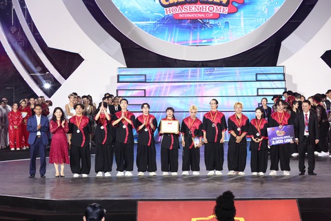 Anh Tú 'đốt cháy' sân khấu Dalat best dance crew 2024- Ảnh 6. Á quân hạng mục Showcase - SpaceX