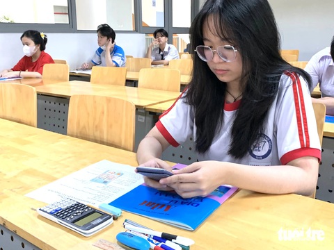 Muốn vào Đại học Quốc gia TP.HCM, chọn phương thức xét tuyển nào để điểm chuẩn 'dễ thở'?- Ảnh 1. Thí sinh dự thi đánh giá năng lực đợt 1 năm 2024 do Đại học Quốc gia TP.HCM tổ chức. Năm nay đại học này dự kiến dành khoảng 45% tổng chỉ tiêu của ngành/nhóm ngành/chương trình cho phương thức xét kết quả thi đánh giá năng lực - Ảnh: TRẦN HUỲNH