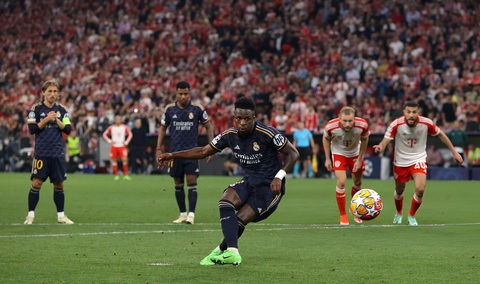Bayern và Real Madrid rượt đuổi kịch tính trong trận cầu 4 bàn thắng- Ảnh 2. Vinicius ghi cả hai bàn cho Real Madrid - Ảnh: GETTY