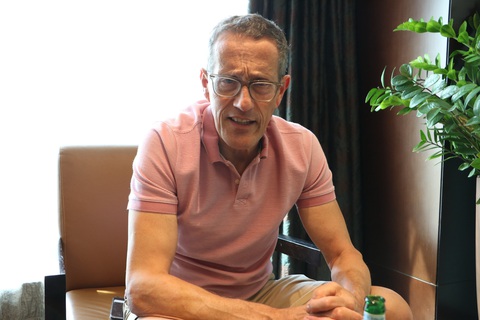 Richard Quest, người dẫn chương trình du lịch của Đài CNN - Ảnh: BÌNH MINH Richard Quest, người dẫn chương trình du lịch của Đài CNN - Ảnh: BÌNH MINH