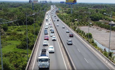 138 người chết do tai nạn giao thông trong 5 ngày nghỉ lễ- Ảnh 1. Dòng xe trên cao tốc TP.HCM - Long Thành - Dầu Giây hướng về TP.HCM - Ảnh: MINH HÒA