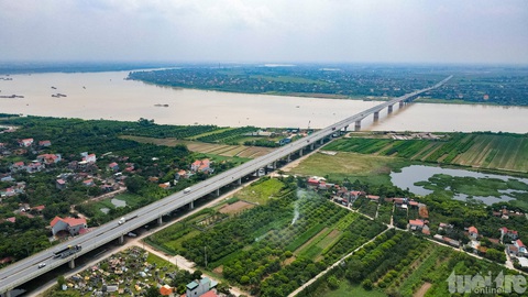 Ngắm tuyến đường 14 làn, rộng hơn cả cao tốc ở Hưng Yên- Ảnh 8. Cùng với cây cầu Hưng Hà, tuyến đường này sẽ nâng cao năng lực khai thác của tuyến nối 2 cao tốc, tạo thành tuyến giao thương phát triển kinh tế - xã hội giữa hai tỉnh Hưng Yên - Hà Nam và phía đông nam Đồng bằng sông Hồng.