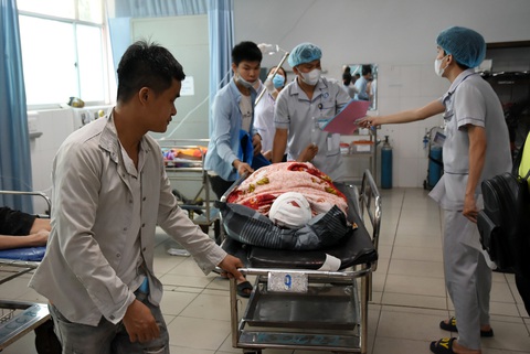Vụ nổ lò hơi làm 6 người chết: Đã phát hiện trục trặc trước khi xảy ra tai nạn- Ảnh 1. Vụ nổ lò hơi làm 6 người chết tại chỗ, 5 người khác bị thương được đưa vào bệnh viện cấp cứu trong tình trạng đa chấn thương - Ảnh: A LỘC