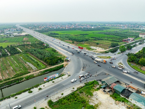 Ngắm tuyến đường 14 làn, rộng hơn cả cao tốc ở Hưng Yên- Ảnh 2. Tuyến đường hoàn thành sẽ thúc đẩy việc đi lại được thuận lợi giữa các tỉnh Hưng Yên, Hà Nội, Hải Phòng, Hải Dương, Hà Nam, Thái Bình