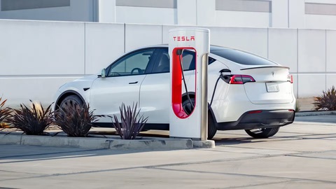 Tesla gây sốc với cả làng ô tô: Sa thải toàn bộ nhân viên lĩnh vực sạc xe điện- Ảnh 4. Khi các hãng đang muốn tự bắt tay xây dựng hệ thống sạc vững mạnh, những người từng đứng sau Supercharger sẽ nhanh chóng tìm được vị trí mới - Ảnh: Tesla