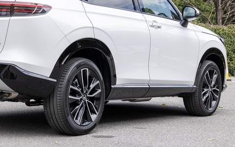 Honda HR-V 2024 ra mắt: Thiết kế gợi nhớ Porsche, đèn chống lóa, giá tăng nhẹ- Ảnh 9. Honda HR-V 2024 vẫn sử dụng động cơ 1.5L xăng 98 mã lực/127Nm đi kèm mô tơ điện đơn 109 mã lực/253Nm. Honda chỉ cho biết hãng đã