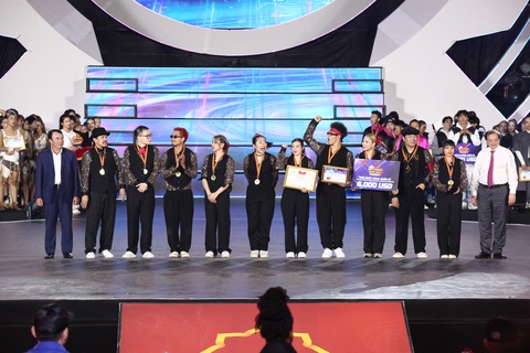 PLANET LOCK giành Quán quân Bảng Quốc tế hạng mục Showcase Dalat Best Dance Crew 2024 – Hoa Sen Home International Cup Planet Lock giành quán quân bảng quốc tế hạng mục Showcase Dalat best dance crew 2024