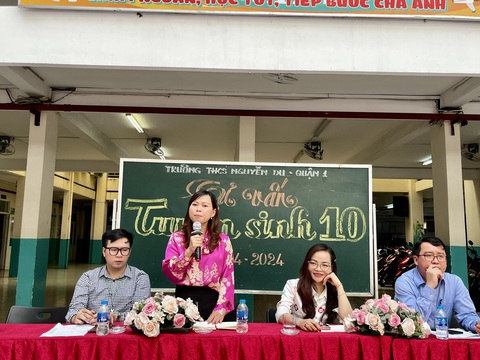 TP.HCM tính phương án thay thế lớp chuyên trong trường thường- Ảnh 3. Buổi tư vấn tuyển sinh lớp 10 tại Trường THCS Nguyễn Du, quận 1, TP.HCM hồi cuối tháng 4 - Ảnh: MỸ DUNG
