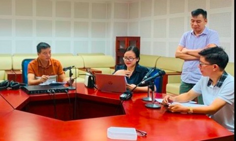 Tuyển sinh khóa bồi dưỡng kỹ năng căn bản về báo chí, truyền thông- Ảnh 1. Giảng viên và học viên trong một khóa tập huấn do Hội Nhà báo Việt Nam tổ chức - Ảnh: VJTC