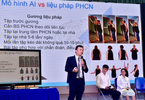 Ts Trương Nguyễn Khánh Hưng giới thiệu dùng AI để tập luyện trong phục hồi chức năng - Ảnh: T.T.D. TS.BS Trương Nguyễn Khánh Hưng, Khoa ngoại Chấn thương chỉnh hình, Bệnh viện Chợ Rẫy, giới thiệu dùng AI để tập luyện trong phục hồi chức năng - Ảnh: T.T.D.