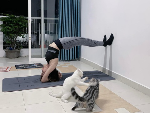 Ảnh vui 10-5: 'Thần Chết' xuất hiện trong lòng đỏ trứng gà- Ảnh 5. Tập yoga là để tâm tĩnh...