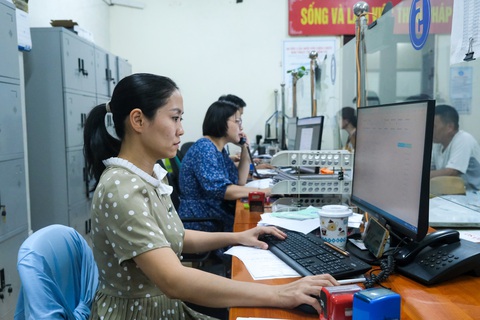 Cán bộ, công chức, viên chức thuộc đối tượng tăng lương từ 1-7 - Ảnh: HÀ QUÂN Cán bộ, công chức, viên chức thuộc đối tượng tăng lương từ 1-7 - Ảnh: HÀ QUÂN