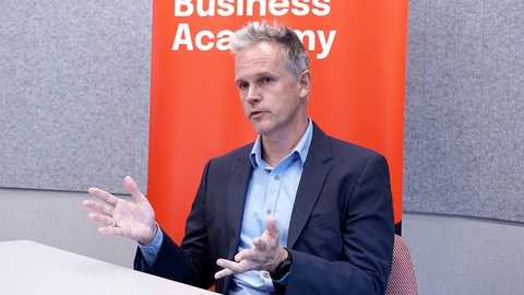 'Nhân lực công nghệ thông tin Việt Nam nhiều tiềm năng'- Ảnh 1. Tổng giám đốc Howard Silby của NAB Innovation Centre Vietnam - Ảnh: NGHI VŨ