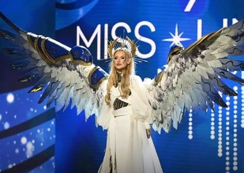 Tại Miss Universe 2022, đại diện đến từ Ukraine đoạt giải trang phục dân tộc đẹp nhất. Bộ trang phục tượng trưng cho nội lực và sức mạnh kiên cường của người dân Ukraine. Người đẹp Ukraine cho biết bộ trang phục còn thể hiện lòng can đảm, quyết tâm và tình yêu tự do, hòa bình Tại Miss Universe 2022, đại diện đến từ Ukraine đoạt giải trang phục dân tộc đẹp nhất. Bộ trang phục tượng trưng cho nội lực và sức mạnh kiên cường của người dân Ukraine. Người đẹp Ukraine cho biết bộ trang phục còn thể hiện lòng can đảm, quyết tâm và tình yêu tự do, hòa bình