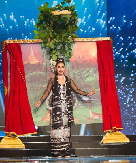 Tại Miss Universe 2016, hoa hậu Myanmar - Htet Htet Htun - đoạt giải trang phục dân tộc đẹp nhất với bộ trang phục Tại Miss Universe 2016, hoa hậu Myanmar - Htet Htet Htun - đoạt giải trang phục dân tộc đẹp nhất với bộ trang phục