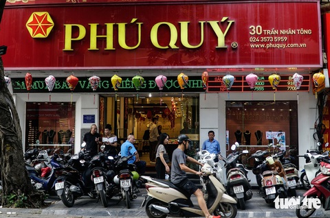 Thị trường vàng sôi động trên phố Trần Nhân Tông, Hà Nội giữa cơn sốt vàng - Ảnh: NGUYỄN HIỀN Thị trường vàng sôi động trên phố Trần Nhân Tông, Hà Nội giữa cơn sốt đỉnh điểm của giá vàng - Ảnh: NGUYỄN HIỀN