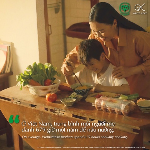 Phụ nữ Việt dành 679 giờ mỗi năm để chăm chút bữa cơm nhà- Ảnh 1. Những bữa cơm nhà được xem là nền tảng của gia đình, tạo ra sự gắn kết yêu thương.