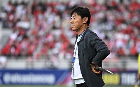 HLV Shin Tae Yong, hãy làm người thua cuộc văn minh!- Ảnh 1. HLV Shin Tae Yong luôn than phiền trọng tài mỗi khi thất bại - Ảnh: BOLA