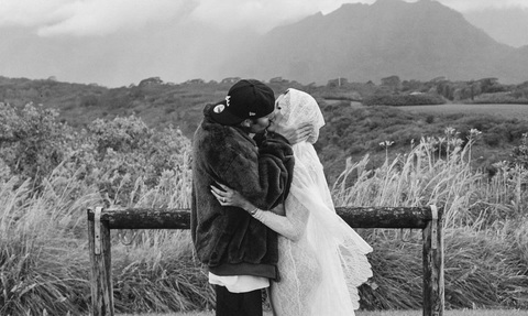 Vợ chồng Justin Bieber thông báo có tin vui gây bão mạng xã hội- Ảnh 6. Về quyết định có con, Justin Bieber từng chia sẻ phụ thuộc hoàn toàn vào vợ của mình vì cô là người sinh con. Anh muốn cô thoải mái nhất trong hành trình trở thành một người mẹ.