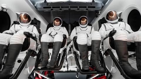 Phi hành đoàn trong sứ mệnh Polaris Dawn sẽ mặc đồ EVA mới - Ảnh: SpaceX Phi hành đoàn trong sứ mệnh Polaris Dawn sẽ mặc đồ EVA mới - Ảnh: SpaceX
