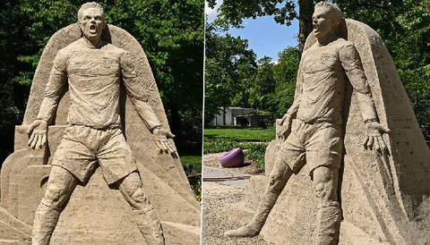 Bức tượng cát cảnh Ronaldo 'SIUUU' gây sốt- Ảnh 1. Bức tượng cát cảnh Ronaldo 'SIUUU' gây sốt - Ảnh: