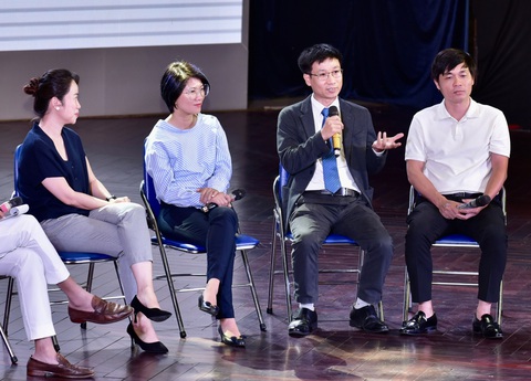 Google đồng hành Việt Nam phát triển AI- Ảnh 4. Thầy Lê Văn Quốc Anh, Trưởng khoa Công nghệ thông tin Trường ĐH Giao thông Vận tải TP.HCM phát biểu về môn học AI trong trường - Ảnh: T.T.D