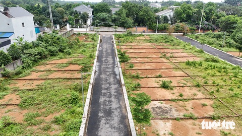 Siết phân lô bán nền, 'dự án ma' còn đất sống?- Ảnh 1. Đất phân lô bán nền ở ngoại thành Hà Nội - Ảnh: DANH KHANG