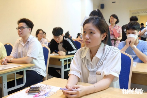 Hơn 11.000 thí sinh thi đánh giá năng lực Trường đại học Sư phạm Hà Nội- Ảnh 1. Thí sinh tham dự kỳ thi đánh giá năng lực của Trường đại học Sư phạm Hà Nội sáng 11-5 - Ảnh: NGUYÊN BẢO
