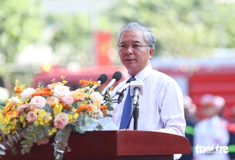 Sôi nổi tranh tài nghiệp vụ an toàn phòng cháy, chữa cháy- Ảnh 1. Ông Ngô Minh Châu, phó chủ tịch UBND TP.HCM, phát biểu tại hội thi - Ảnh: MINH HÒA