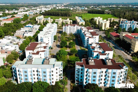 Cảnh hoang tàn, nhếch nhác của hàng loạt căn hộ tái định cư bỏ trống ở TP.HCM- Ảnh 18. Hiện UBND TP.HCM đã giao cho Trung tâm Quản lý nhà và giám định xây dựng quản lý các căn hộ tái định cư đang bỏ trống. Trung tâm này cũng đang đề nghị UBND TP.HCM có cơ chế ủy quyền để xử lý vấn đề nợ phí quản lý vận hành - Ảnh: PHƯƠNG NHI
