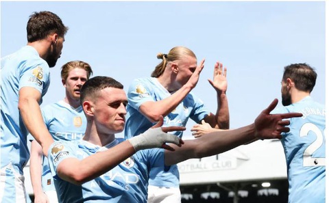 Gvardiol lập cú đúp giúp Man City vươn lên đầu bảng- Ảnh 1. Man City vươn lên dẫn đầu bảng xếp hạng Premier League, sau chiến thắng trước Fulham - Ảnh: Getty Images