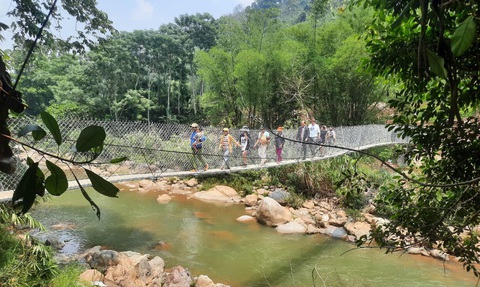 Cây cầu treo do thầy Nguyễn Trần Vỹ kêu gọi, kết nối kinh phí để xây dựng - Ảnh: NVCC Cây cầu treo do thầy Nguyễn Trần Vỹ kêu gọi, kết nối kinh phí để xây dựng - Ảnh: NVCC