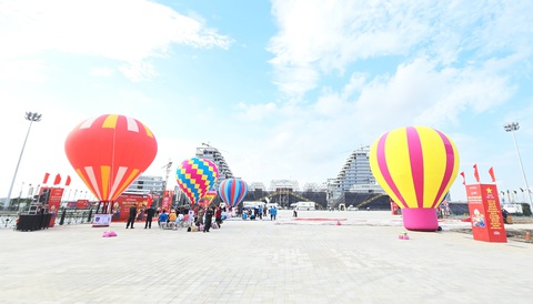Trải nghiệm khinh khí cầu miễn phí tại festival ở Hải Phòng- Ảnh 1. Người dân, du khách có cơ hội trải nghiệm khinh khí cầu miễn phí tại Hải Phòng - Ảnh: T.THẮNG