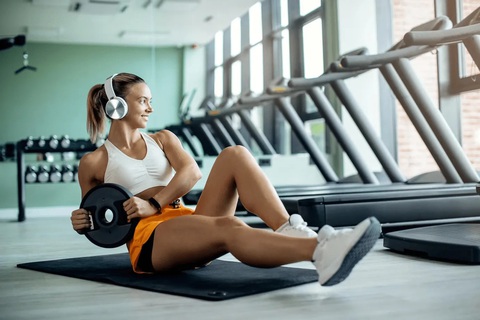 Nên nghe nhạc thế nào khi tập thể thao?- Ảnh 3. Cần tìm thể loại nhạc phù hợp với các kiểu tập luyện khác nhau - Ảnh: LIFE FITNESS