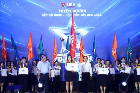 Muốn học Bác một cách tự nhiên nhất- Ảnh 1. Kim Ngân nói rất tự hào khi được vinh danh là cán bộ Đoàn - Hội tiêu biểu của Đại học Kinh tế TP.HCM, phần lớn lý do để cô đạt được điều đó là nhờ học theo gương Bác