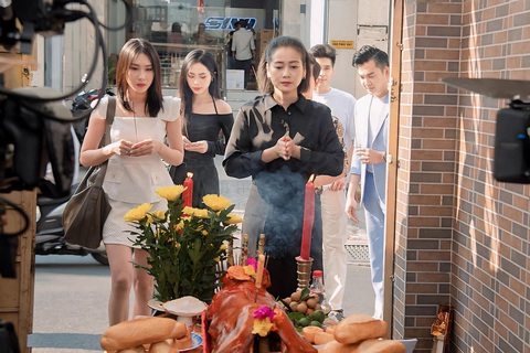 Cúng khai máy phim Định giá tình yêu - Ảnh: ĐPCC Cúng khai máy phim Định giá tình yêu - Ảnh: ĐPCC