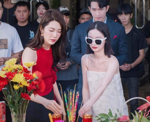 Thúy Ngân và Jun Vũ trong ngày khai máy phim 7 năm chưa cưới sẽ chia tay - Ảnh: ĐPCC Thúy Ngân và Jun Vũ trong ngày khai máy phim 7 năm chưa cưới sẽ chia tay - Ảnh: ĐPCC