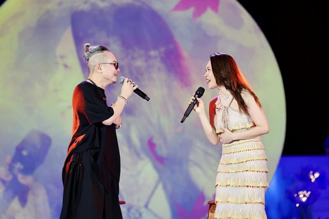 Ở live show My Soul 1981, Mỹ Tâm hỏi fan đã thấy trăng lên chưa?- Ảnh 6. Bộ đôi Jimmii Nguyễn và Mỹ Tâm song ca - Ảnh: Fanpage Mỹ Tâm