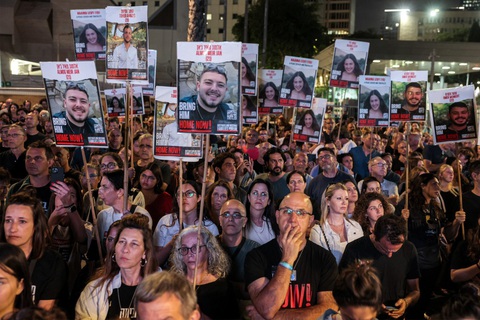 Người dân ở Tel Aviv xuống đường đòi giải cứu con tin ngày 11-5 - Ảnh: AFP Người dân ở Tel Aviv xuống đường đòi giải cứu con tin ngày 11-5 - Ảnh: AFP