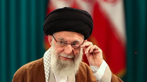 Iran nói sẽ tạo bom hạt nhân nếu Israel đe dọa sự tồn vong- Ảnh 1. Lãnh tụ tối cao Iran Ayatollah Ali Khamenei - Ảnh: AFP