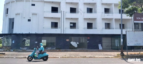 Phương án xử lý loạt shophouse ở Marina Complex Đà Nẵng bỏ hoang- Ảnh 3. Các căn shophouse tại dự án này - Ảnh: ĐOÀN CƯỜNG
