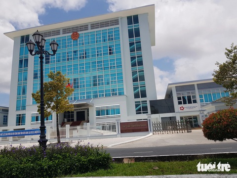 Tạm hoãn xuất cảnh giám đốc 2 doanh nghiệp nợ thuế- Ảnh 1. Lãnh đạo Cục Thuế tỉnh Kiên Giang khẳng định hai doanh nghiệp này đã bị cưỡng chế nhưng vẫn không nộp thuế nên phải tạm hoãn xuất cảnh theo quy định. Trong ảnh: Cục Thuế tỉnh Kiên Giang - Ảnh: BỬU ĐẤU