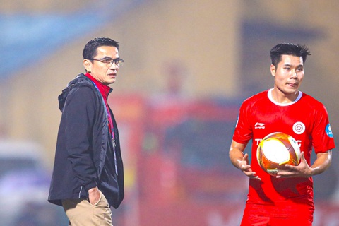 Vòng 18 V-League 2023-2024: Hy vọng nào cho CLB Công An Hà Nội?- Ảnh 2. HLV Kiatiask và Công An Hà Nội khó đua vô địch V-League - Ảnh: MINH ĐỨC