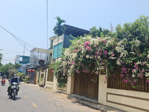Bạn trẻ muốn tiết kiệm, mua nhà thì đừng ngại... vay nợ- Ảnh 2. Kiếm nhà thời suy thoái cũng không hề dễ dàng, bởi ngân hàng định giá thấp - Ảnh: AN DU