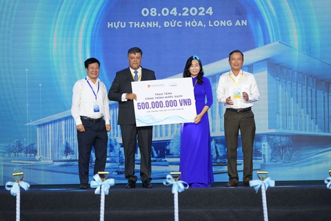 Suntory PepsiCo tiếp tục thực hiện cam kết phát triển bền vững tại Việt Nam- Ảnh 2. Suntory PepsiCo Việt Nam cùng Bộ Giáo dục và Đào tạo trao tặng công trình nước sạch cho trường tiểu học trên địa bàn tỉnh Long An